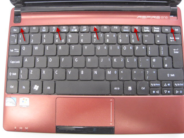 Arrows indicate tabs that hold the keyboard in place.